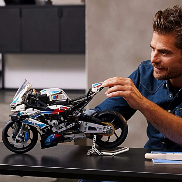 LEGO Technic BMW M 1000 RR